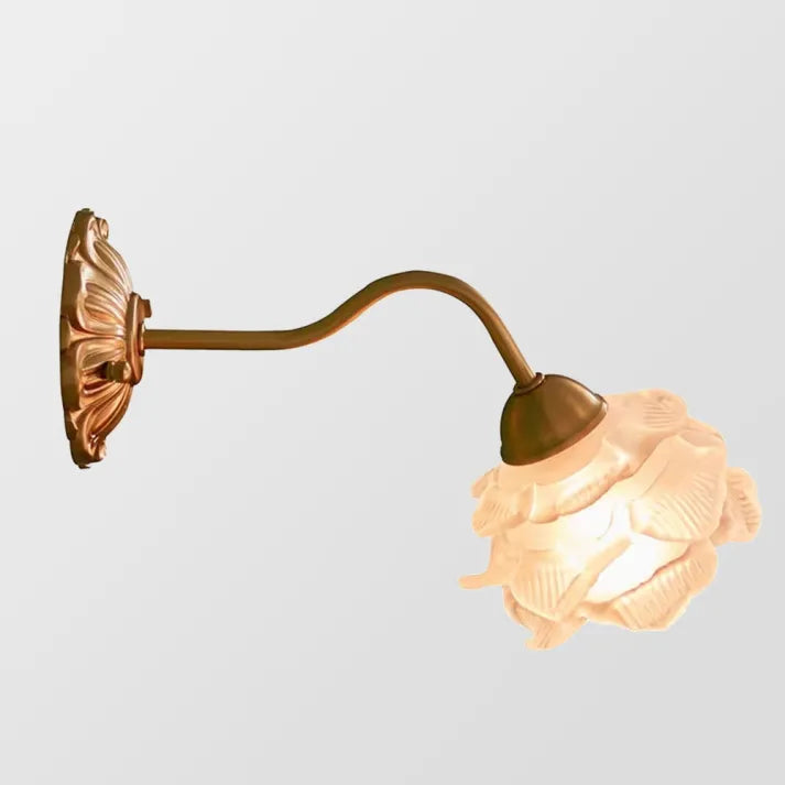 Lampe murale vintage en cuivre et verre – Pétales de fleurs délicats