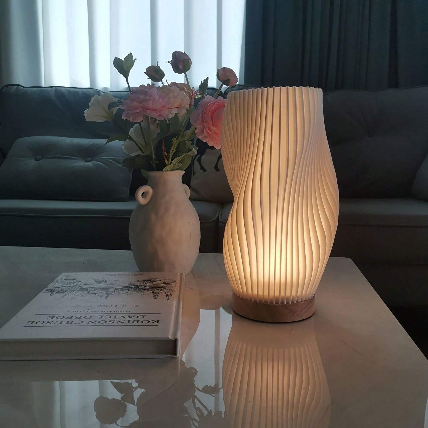 Lampe Serene Wavecrest - Élégance Contemporaine avec Dimmable USB