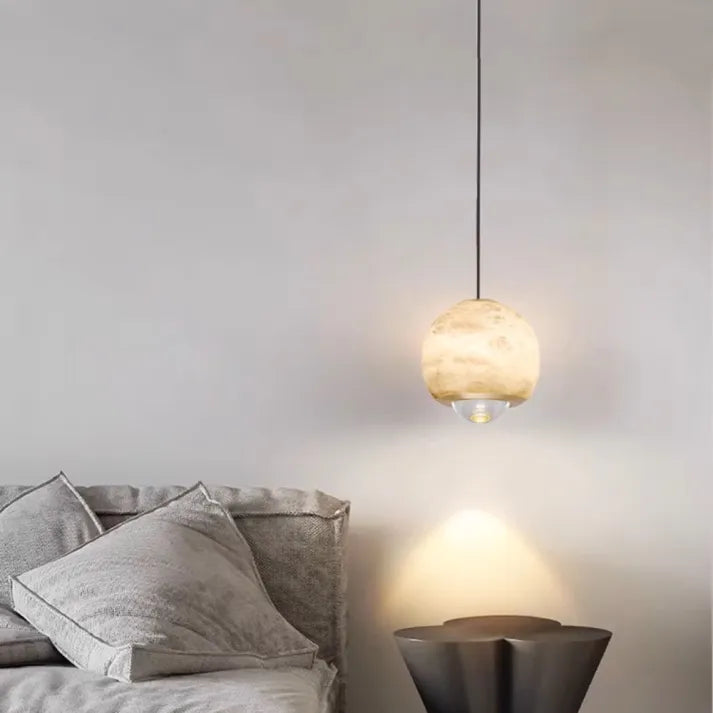 Suspension Globale en Alabastre avec Socle en Marbre - Design Nordique Élégant