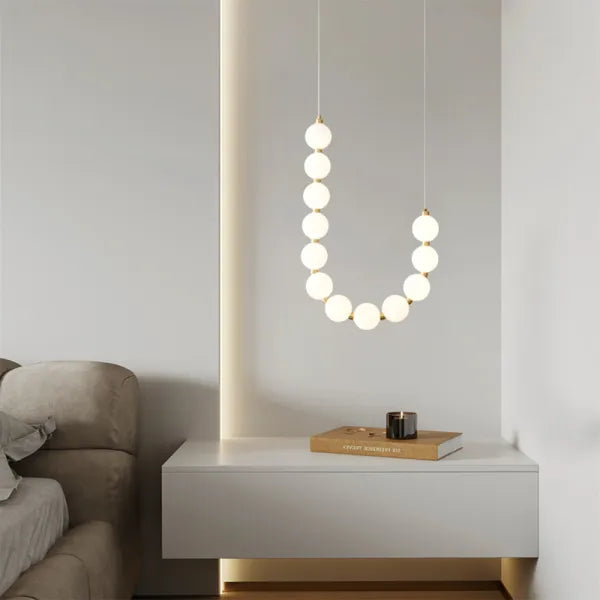 Chandelier Luxe Perles - Design Élégant en Métal et Acrylique, LED, H65 cm