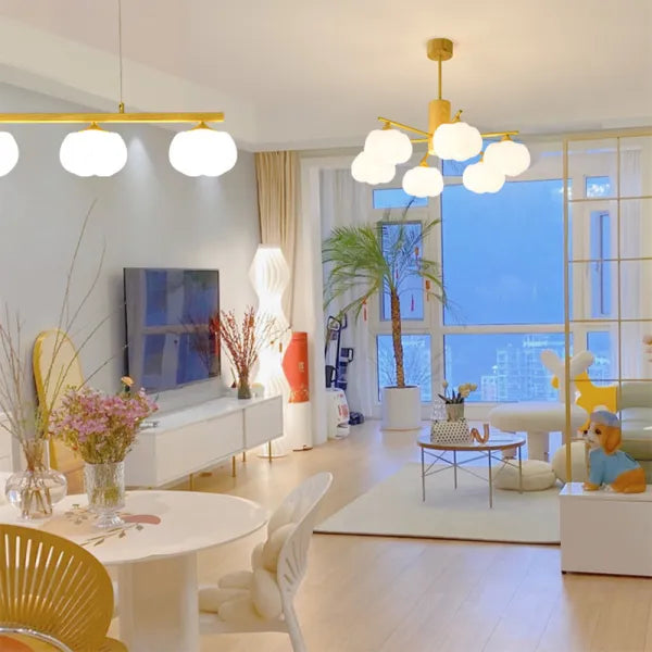 Chandelier Moderne en Bois et Métal avec Boules en Coton – Éclairage Élégant pour Salon et Salle à Manger