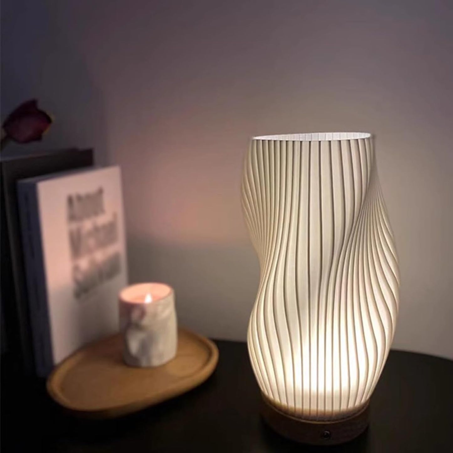 Lampe Serene Wavecrest - Élégance Contemporaine avec Dimmable USB