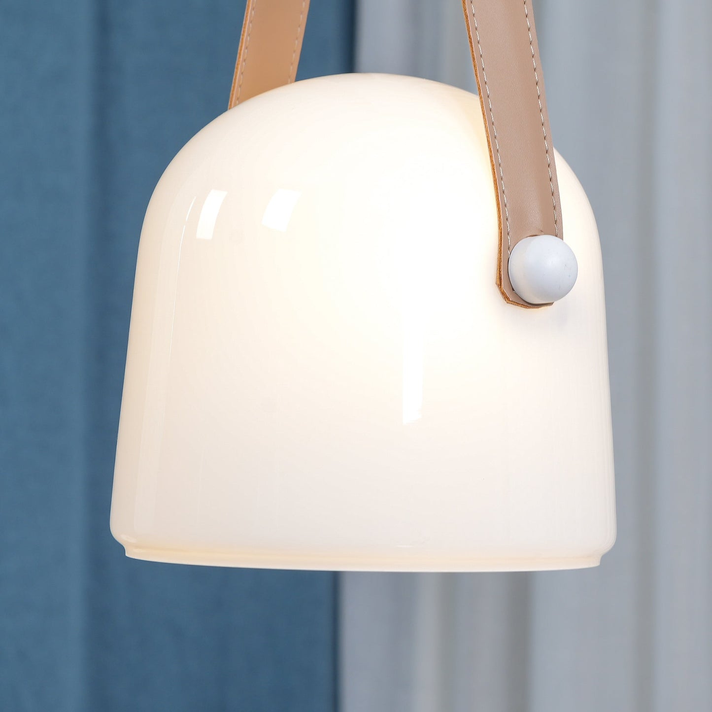 Suspension Mona Minimaliste en Métal et Verre - Éclairage LED Élégant pour Salon et Salle à Manger