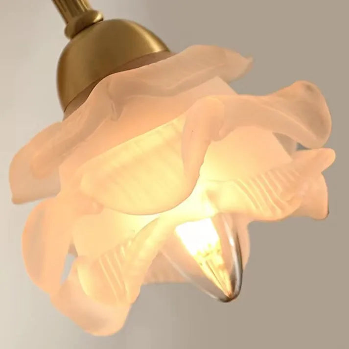 Lampe murale vintage en cuivre et verre – Pétales de fleurs délicats