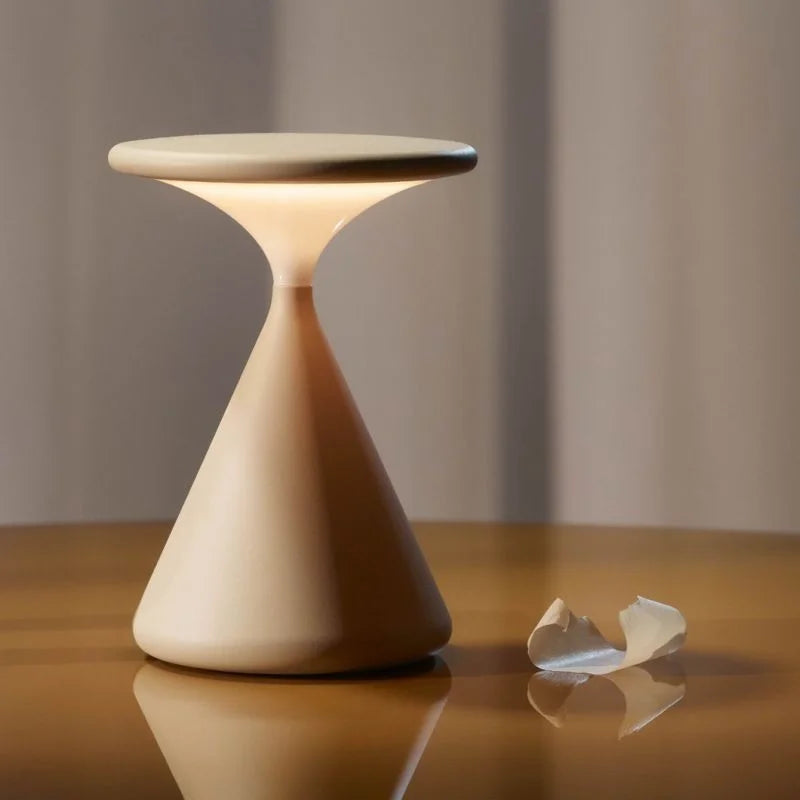 GlowSand - Lampe de table en sablier élégante