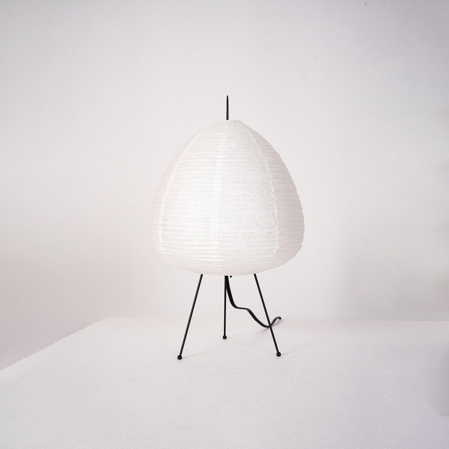 Lampe de Table Akari – Design Inspiré du Japon avec Papier de Murier et Métal