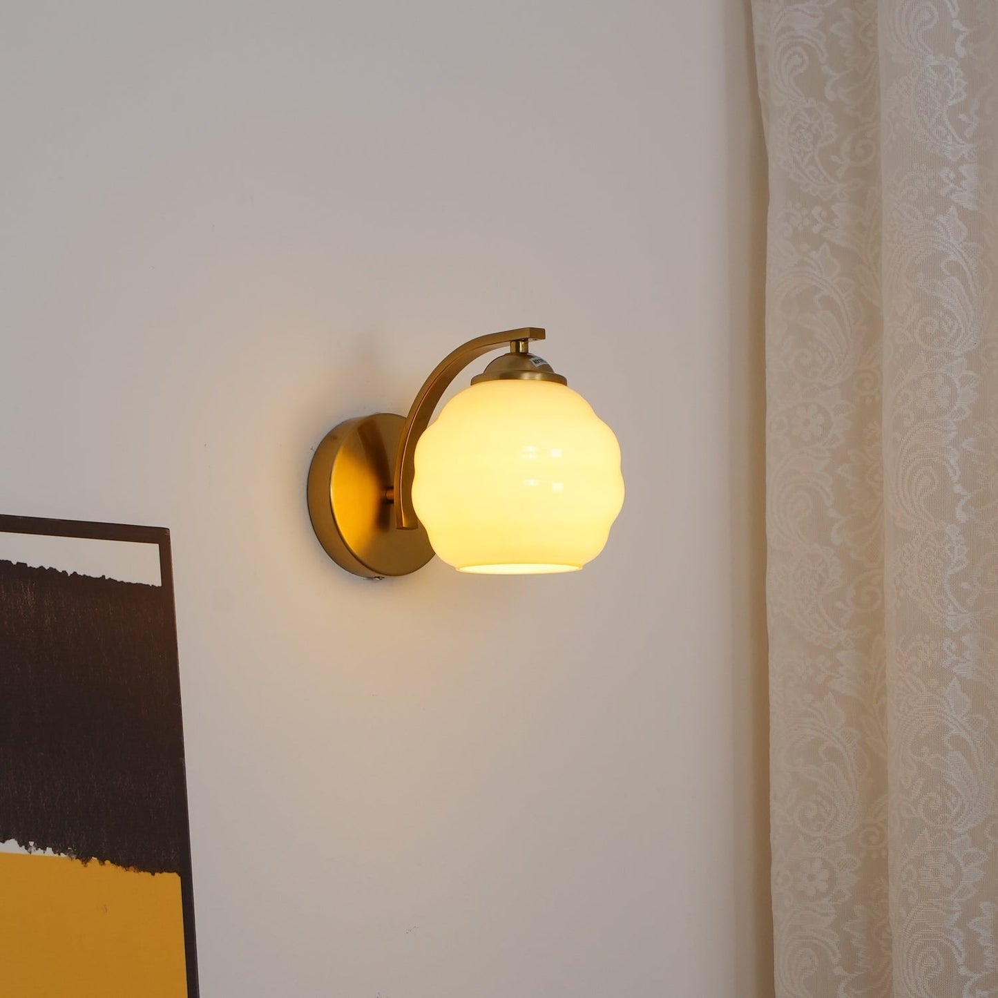 Lampe Murale Vintage Art Déco, Élégance Classique avec Abat-jour en Verre Blanc
