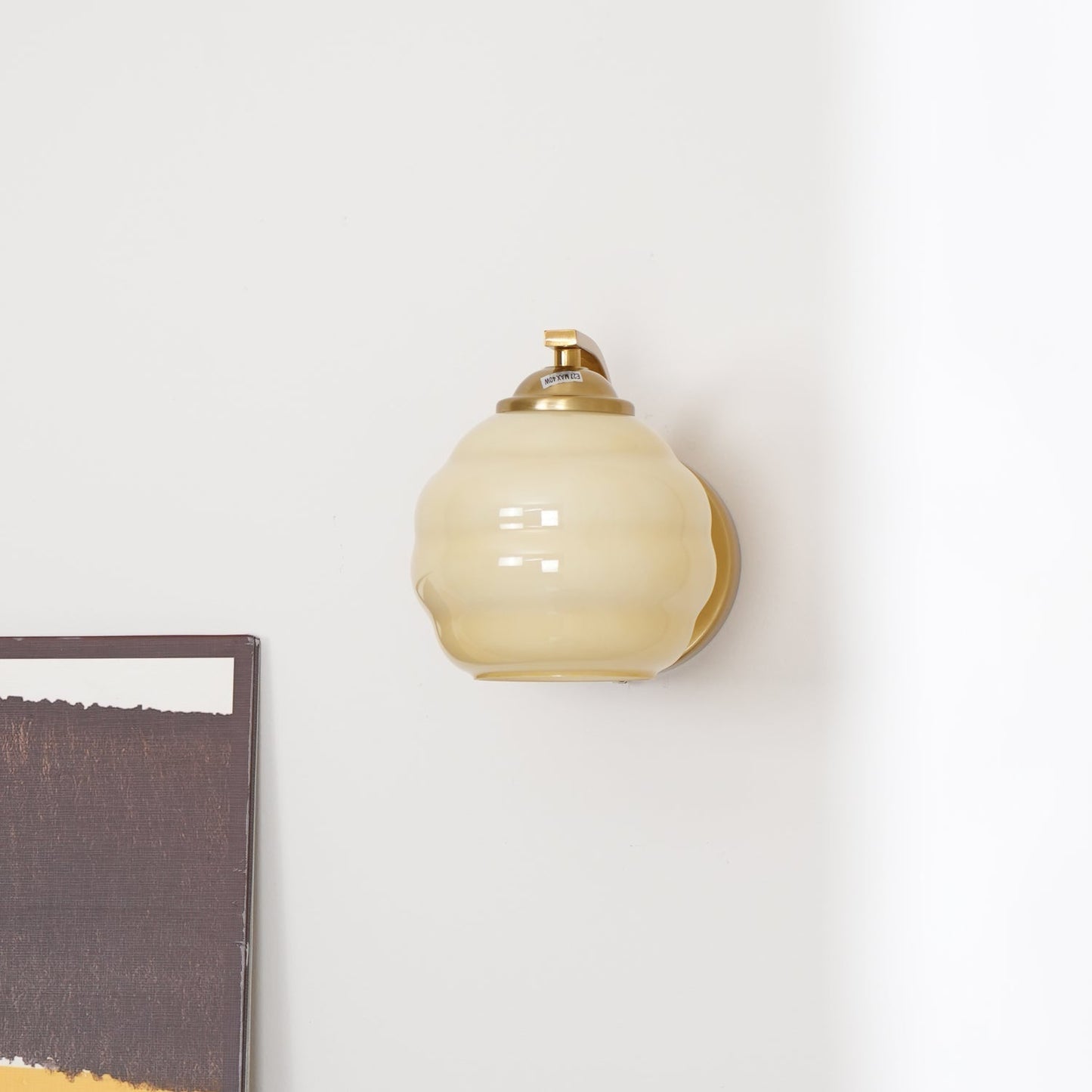 Lampe Murale Vintage Art Déco, Élégance Classique avec Abat-jour en Verre Blanc