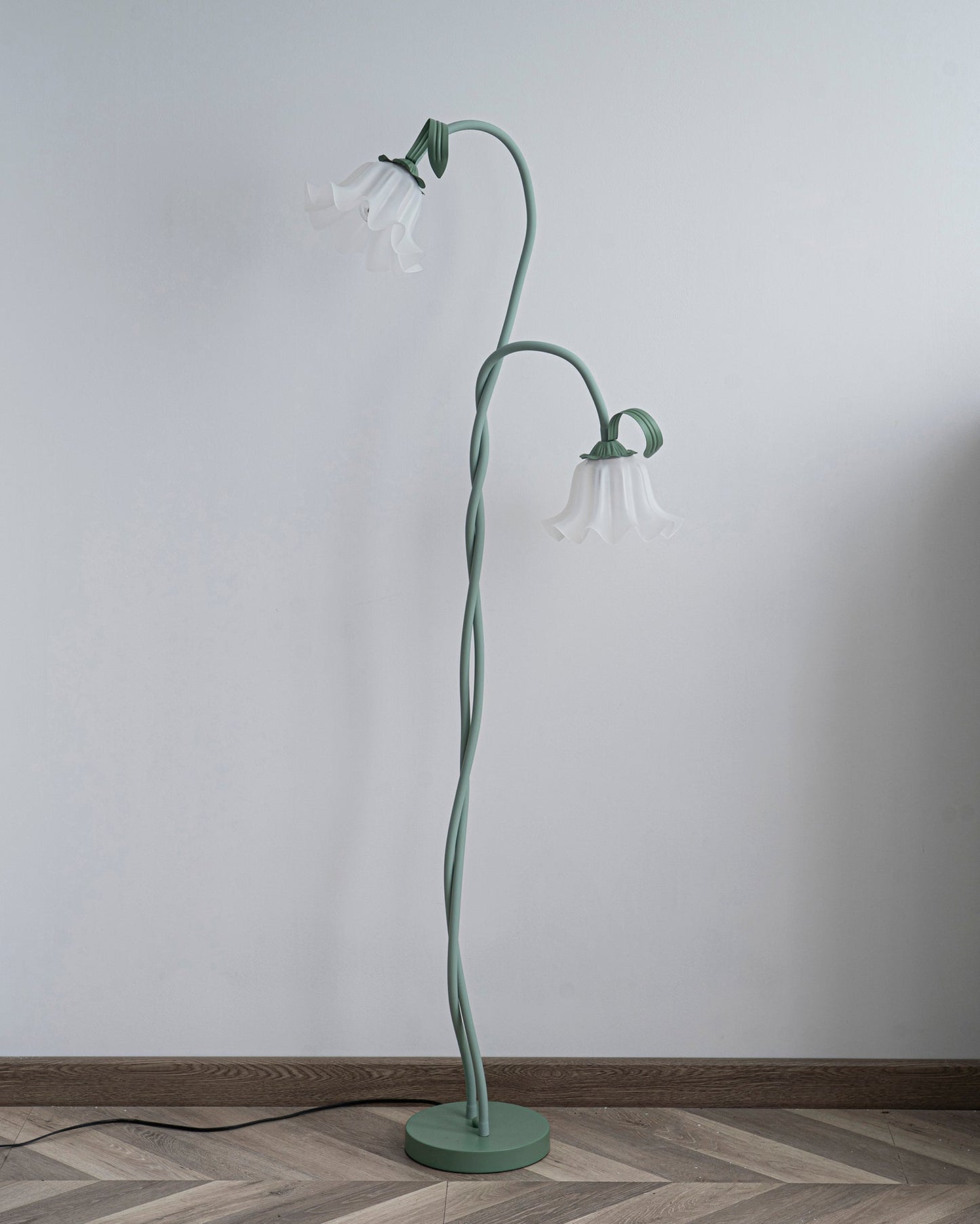 Lampadaire Calla Flowers – Éclairage Élégant avec Fleurs Blanches et Design Raffiné