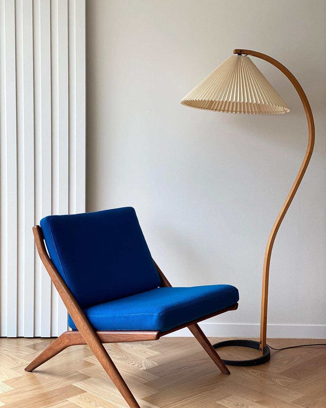 Lampe sur Pied Caprani – Design Scandinave 70’s avec Base en Bois et Métal