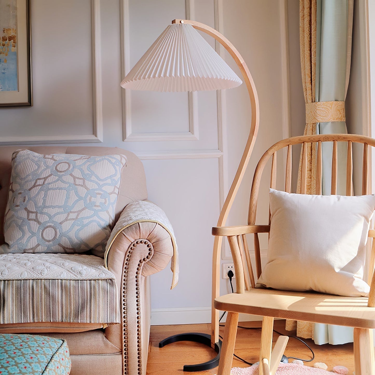 Lampe sur Pied Caprani – Design Scandinave 70’s avec Base en Bois et Métal