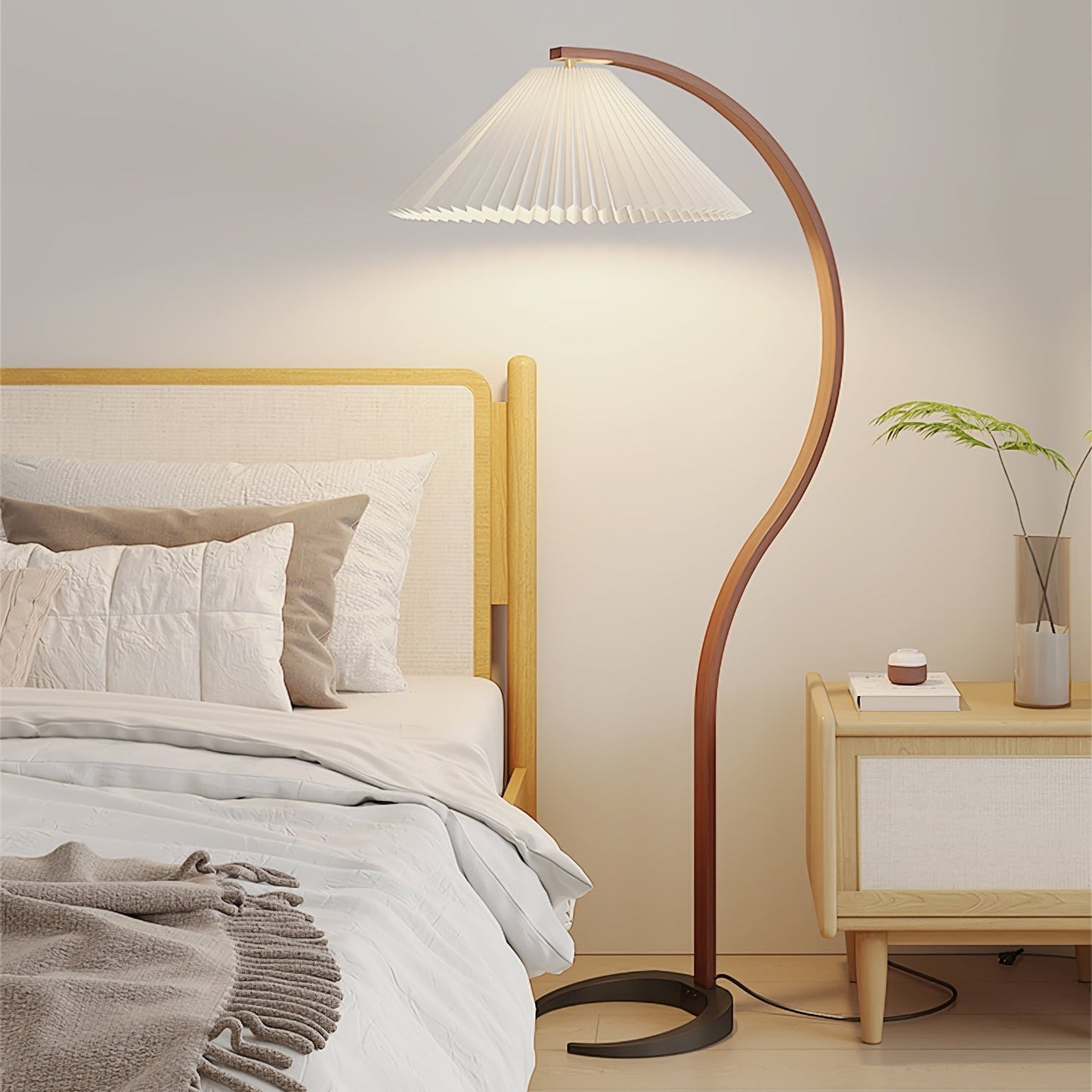 Lampe sur Pied Caprani – Design Scandinave 70’s avec Base en Bois et Métal