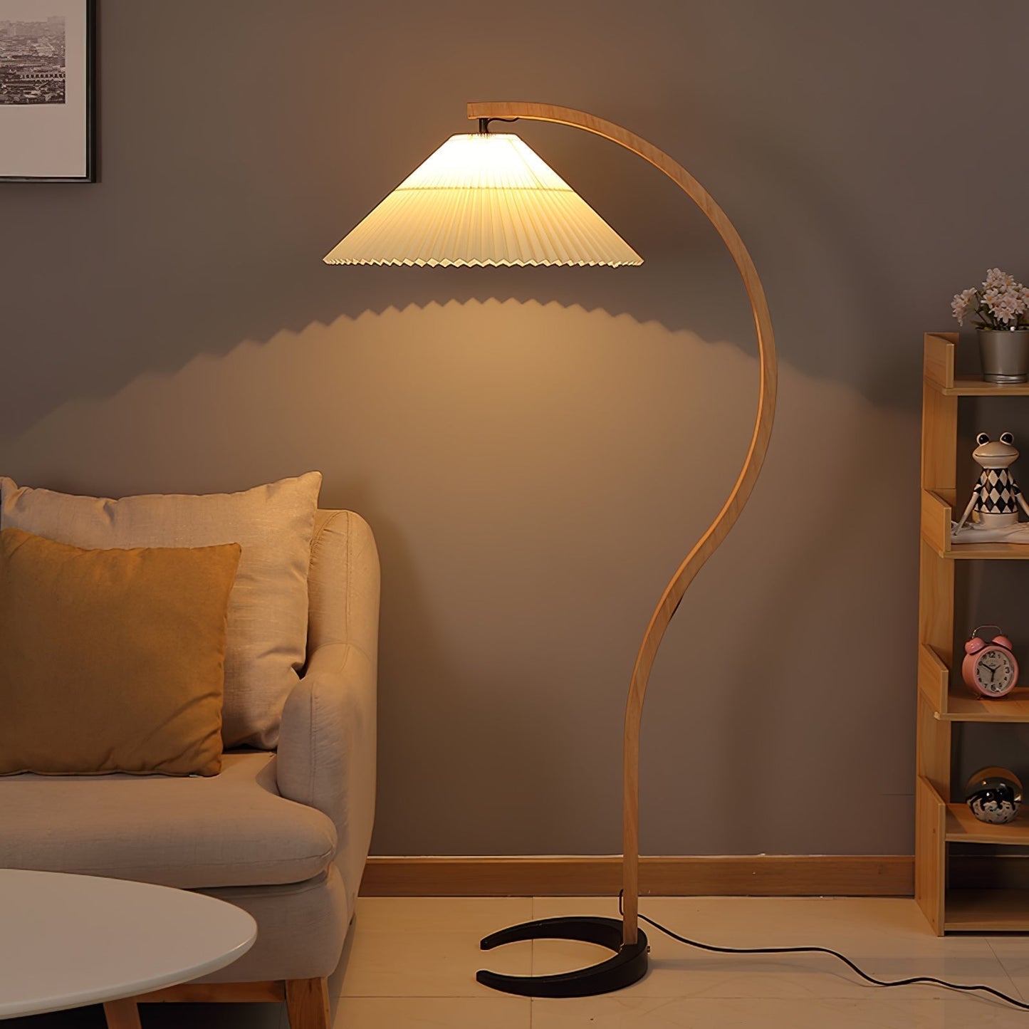 Lampe sur Pied Caprani – Design Scandinave 70’s avec Base en Bois et Métal
