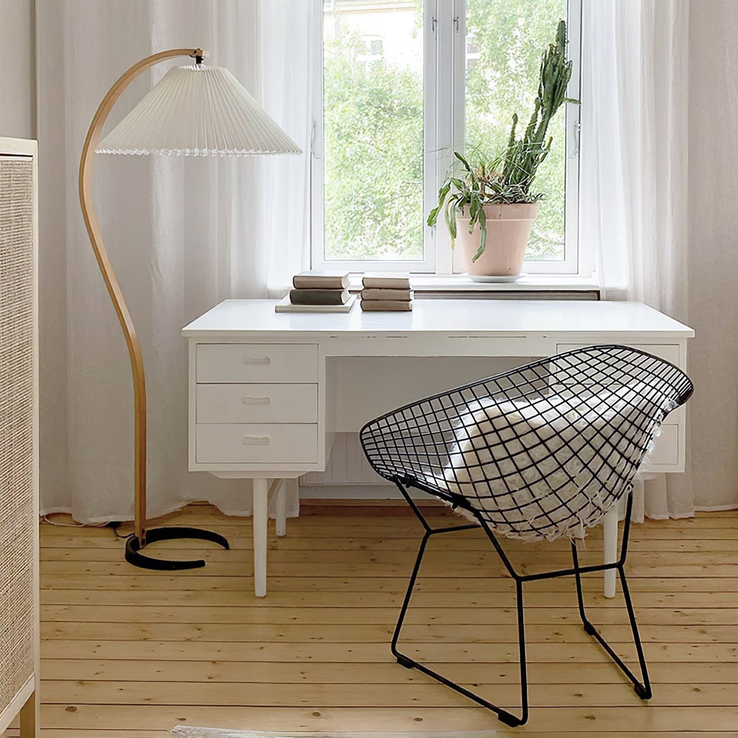 Lampe sur Pied Caprani – Design Scandinave 70’s avec Base en Bois et Métal