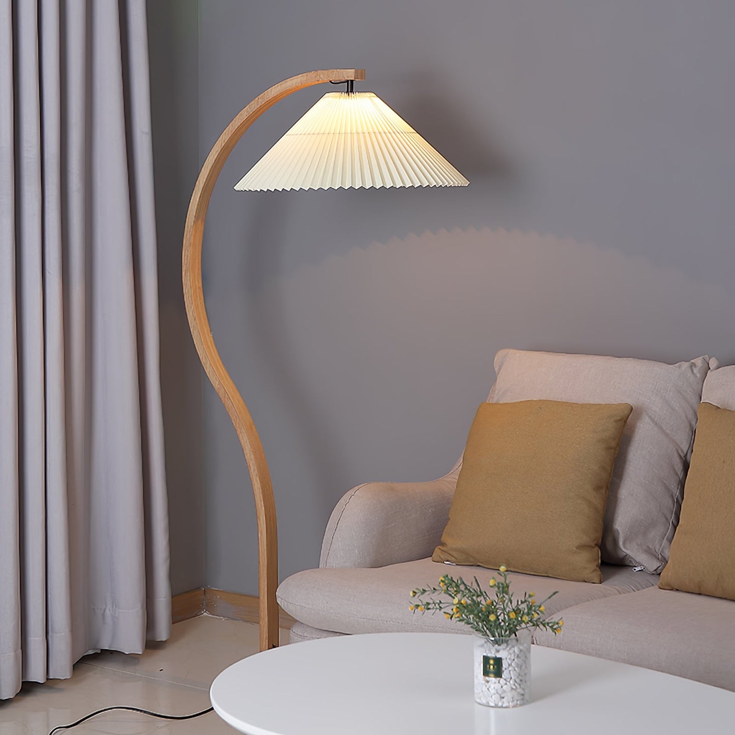Lampe sur Pied Caprani – Design Scandinave 70’s avec Base en Bois et Métal