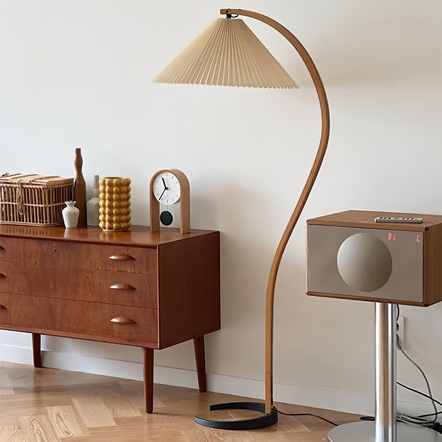Lampe sur Pied Caprani – Design Scandinave 70’s avec Base en Bois et Métal