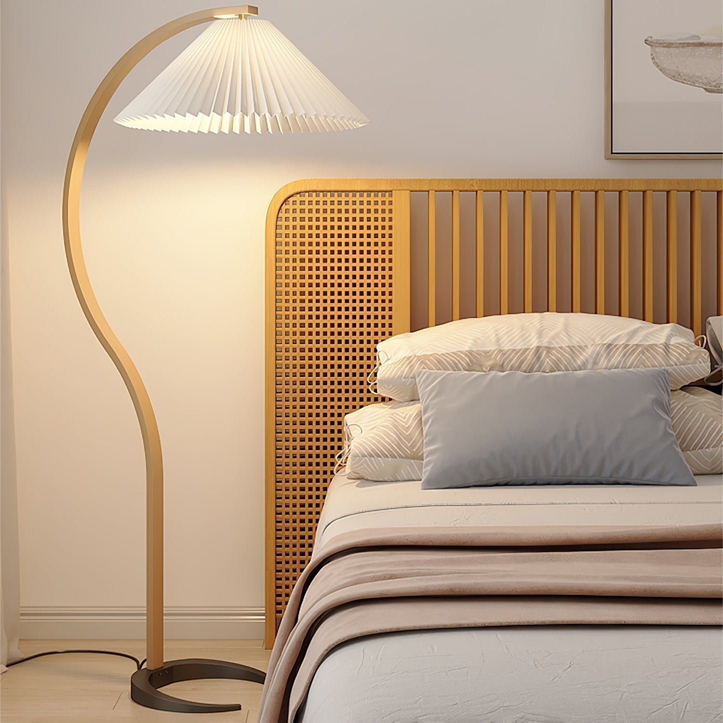 Lampe sur Pied Caprani – Design Scandinave 70’s avec Base en Bois et Métal