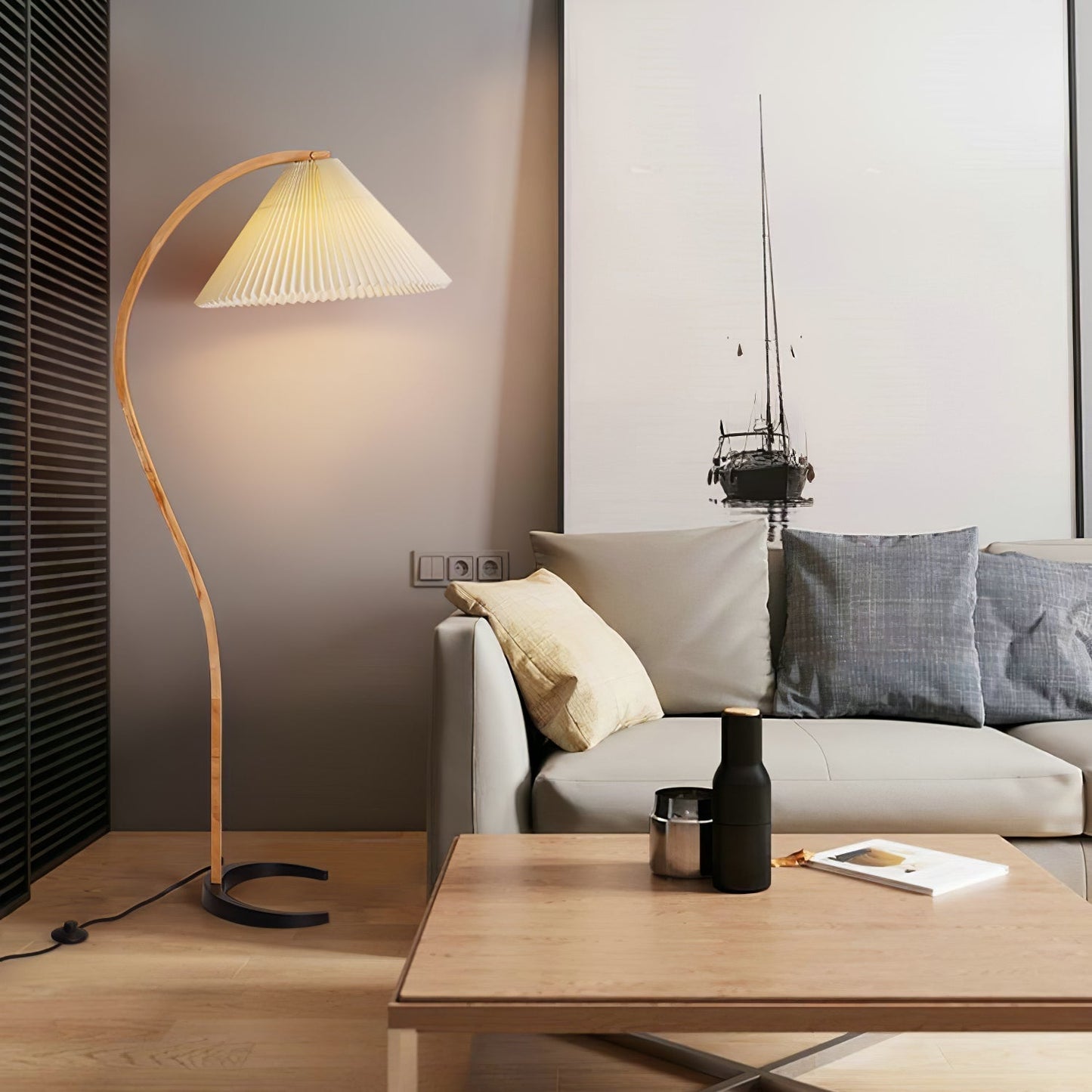 Lampe sur Pied Caprani – Design Scandinave 70’s avec Base en Bois et Métal