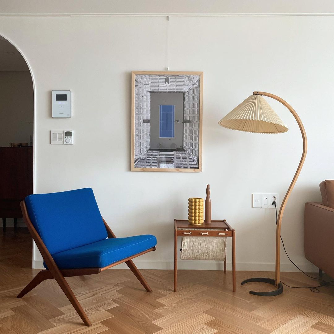 Lampe sur Pied Caprani – Design Scandinave 70’s avec Base en Bois et Métal