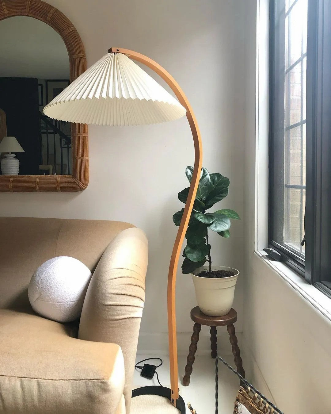 Lampe sur Pied Caprani – Design Scandinave 70’s avec Base en Bois et Métal