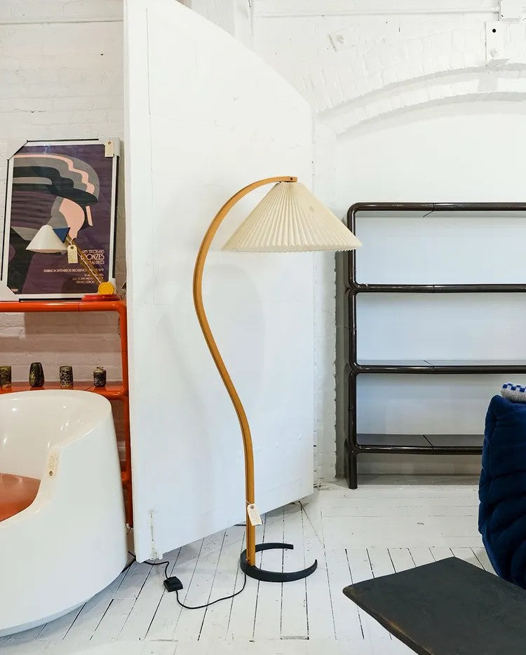 Lampe sur Pied Caprani – Design Scandinave 70’s avec Base en Bois et Métal