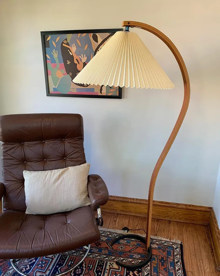 Lampe sur Pied Caprani – Design Scandinave 70’s avec Base en Bois et Métal