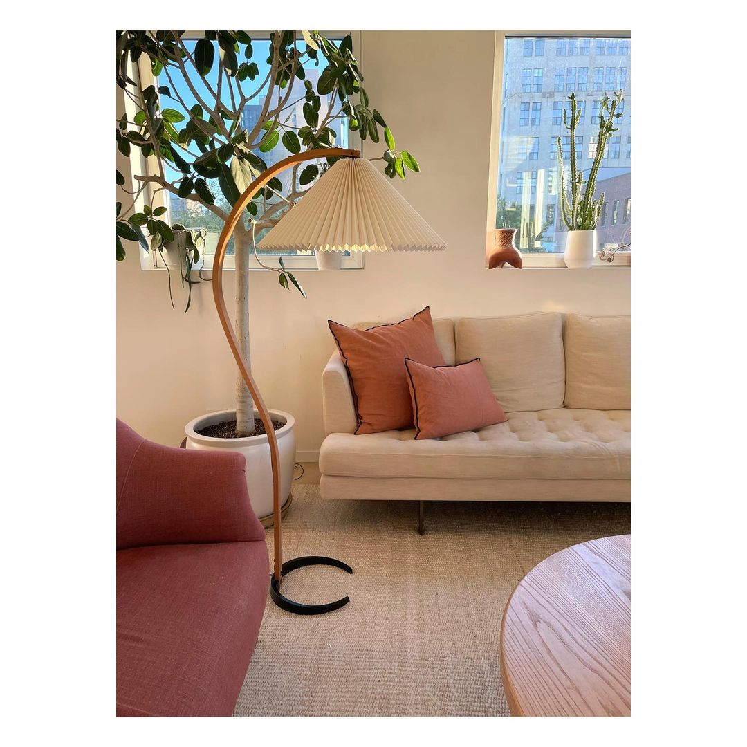 Lampe sur Pied Caprani – Design Scandinave 70’s avec Base en Bois et Métal