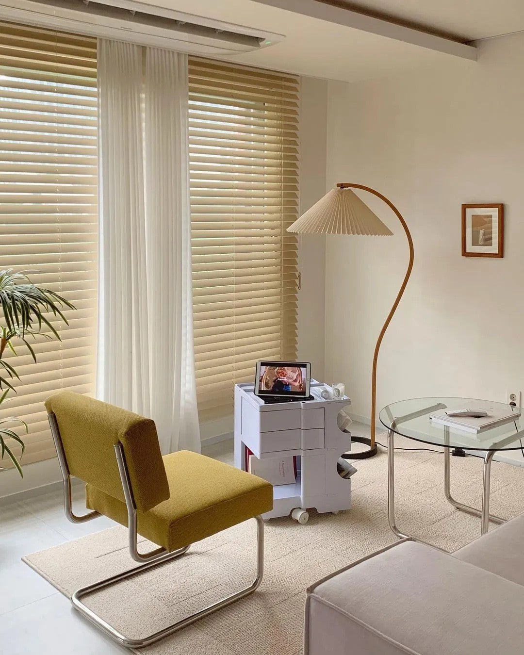Lampe sur Pied Caprani – Design Scandinave 70’s avec Base en Bois et Métal