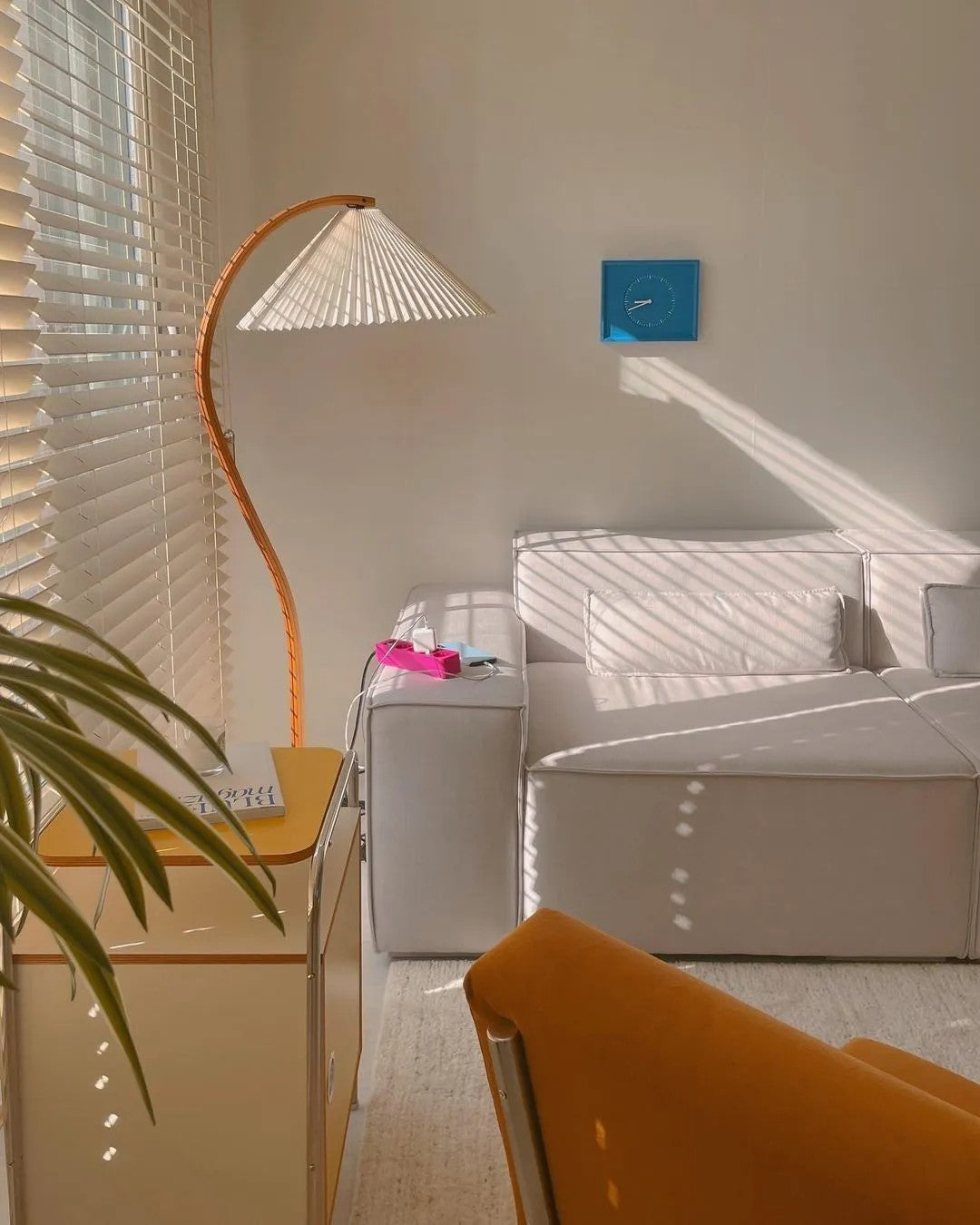 Lampe sur Pied Caprani – Design Scandinave 70’s avec Base en Bois et Métal