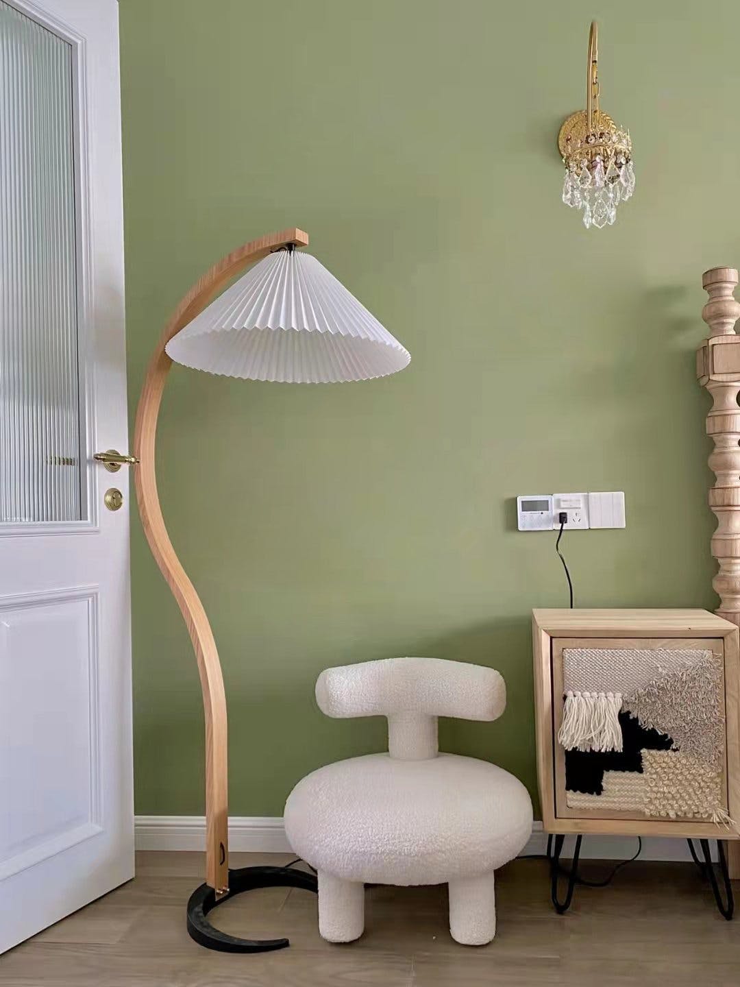 Lampe sur Pied Caprani – Design Scandinave 70’s avec Base en Bois et Métal