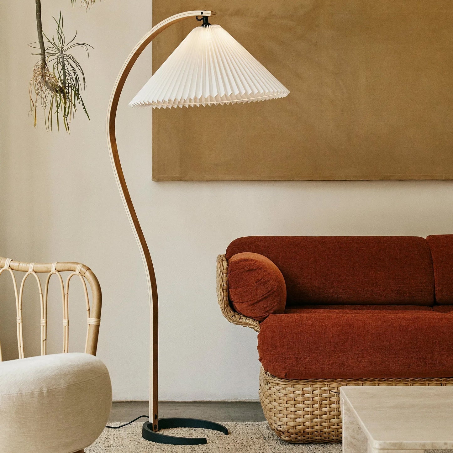 Lampe sur Pied Caprani – Design Scandinave 70’s avec Base en Bois et Métal