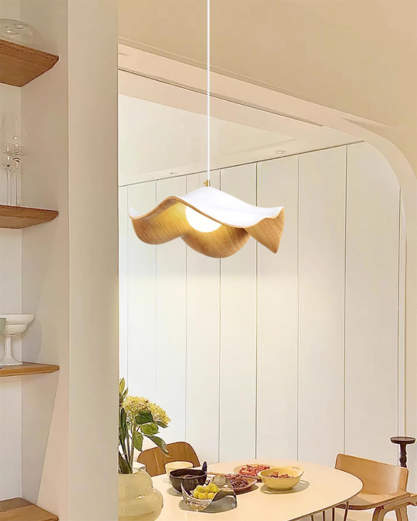 Suspension Casia Unique – Design Lotus avec Finition en Métal et Résine