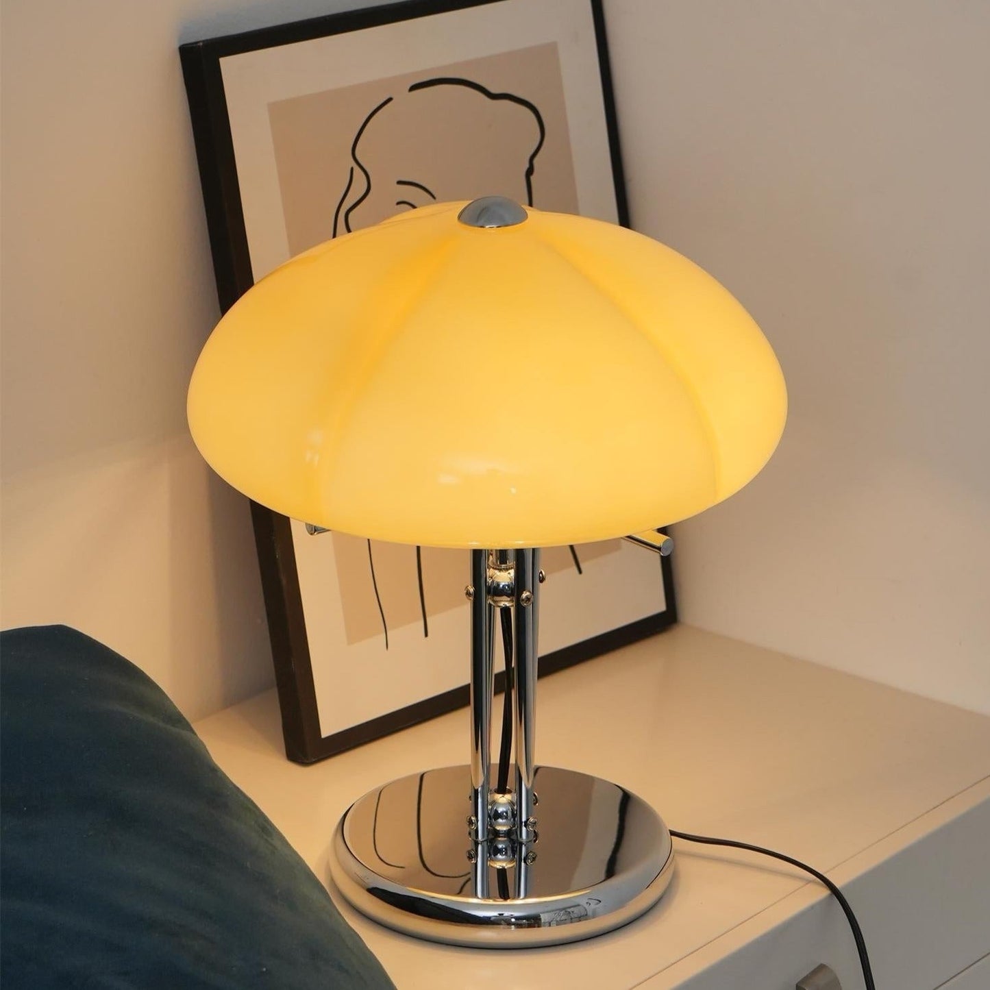 Lampe de Table Pilz Bauhaus – Design Moderne avec Abat-jour en Verre Amber