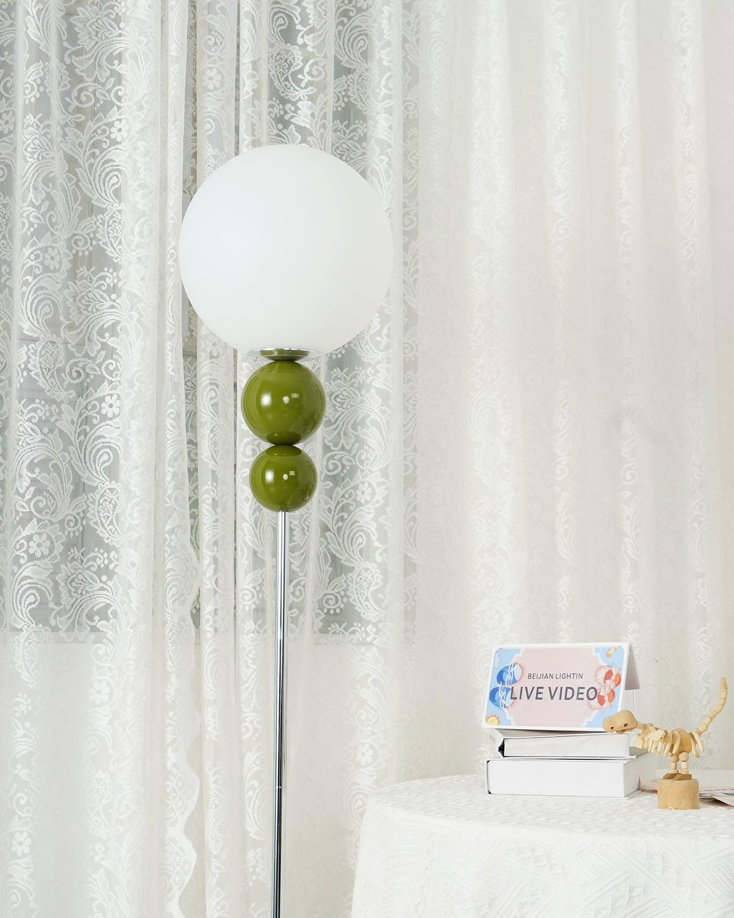 Lampe sur Pied Design Moderne en Métal et Verre - Éclairage Élégant pour Votre Intérieur