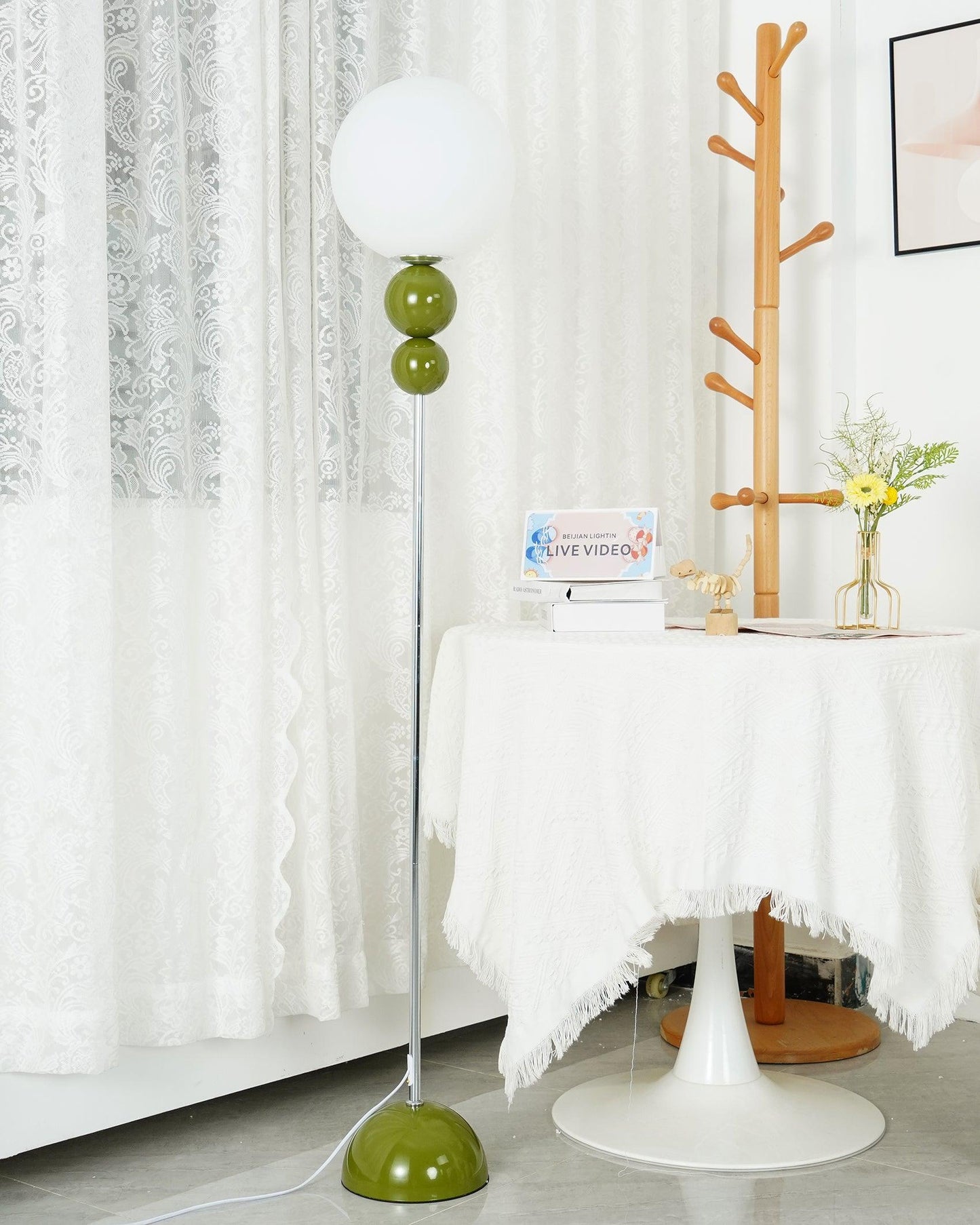 Lampe sur Pied Design Moderne en Métal et Verre - Éclairage Élégant pour Votre Intérieur