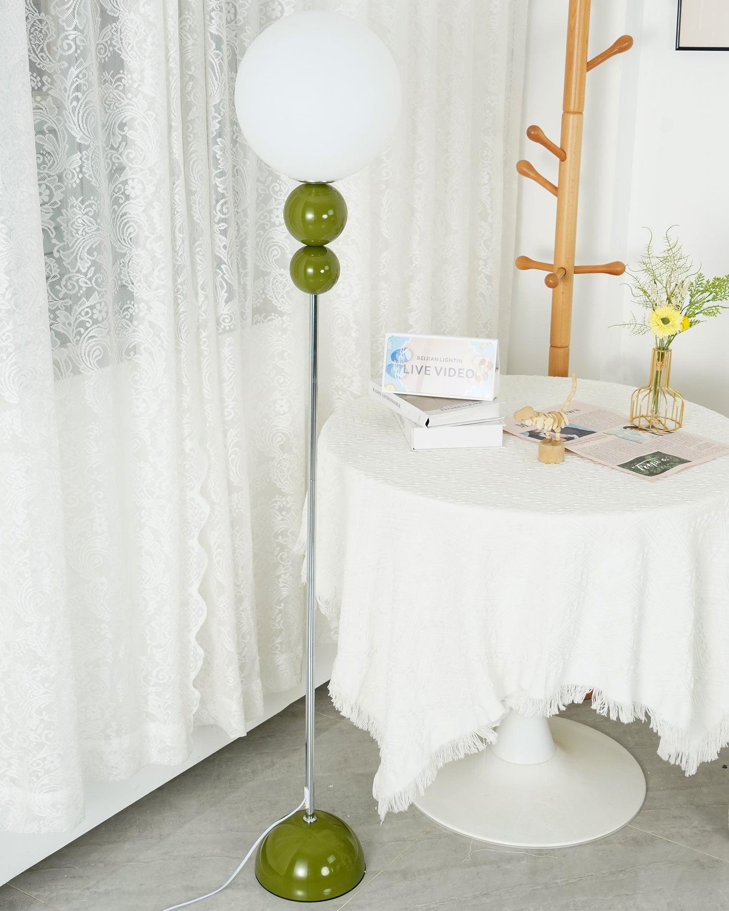 Lampe sur Pied Design Moderne en Métal et Verre - Éclairage Élégant pour Votre Intérieur