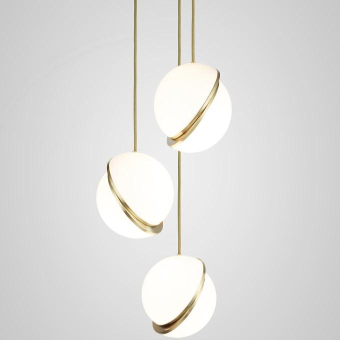 Suspension Mondsichel en Acryl et Laiton - Éclairage LED Moderne et Élégant