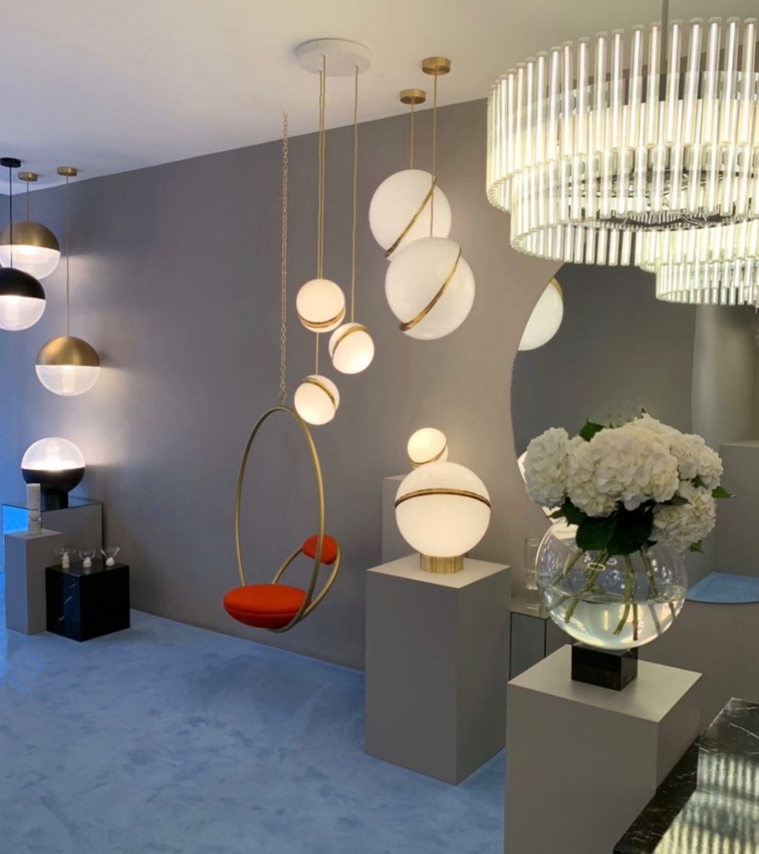 Suspension Mondsichel en Acryl et Laiton - Éclairage LED Moderne et Élégant