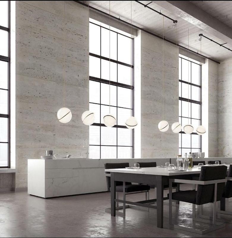 Suspension Mondsichel en Acryl et Laiton - Éclairage LED Moderne et Élégant