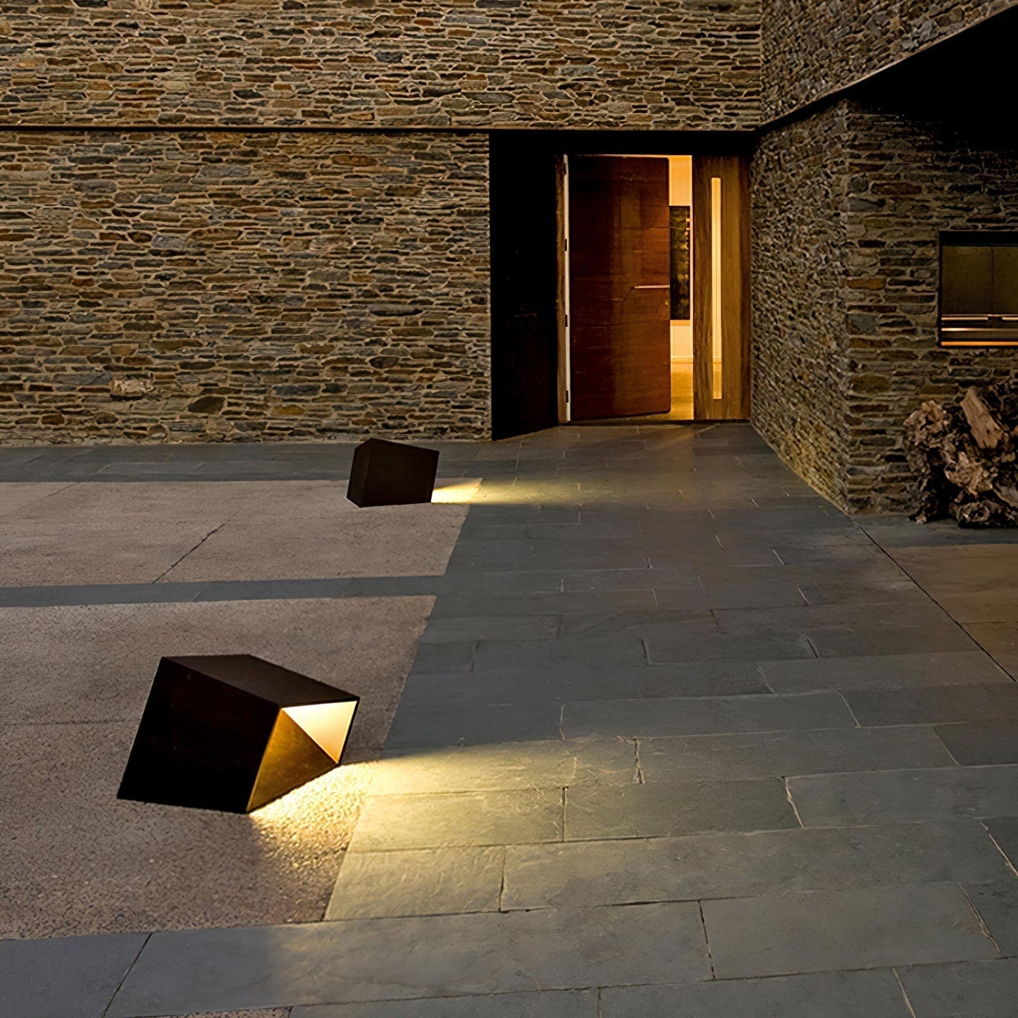 Lampe Solaire Extérieure Cube Garden - Éclairage LED Compact et Résistant pour Votre Jardin