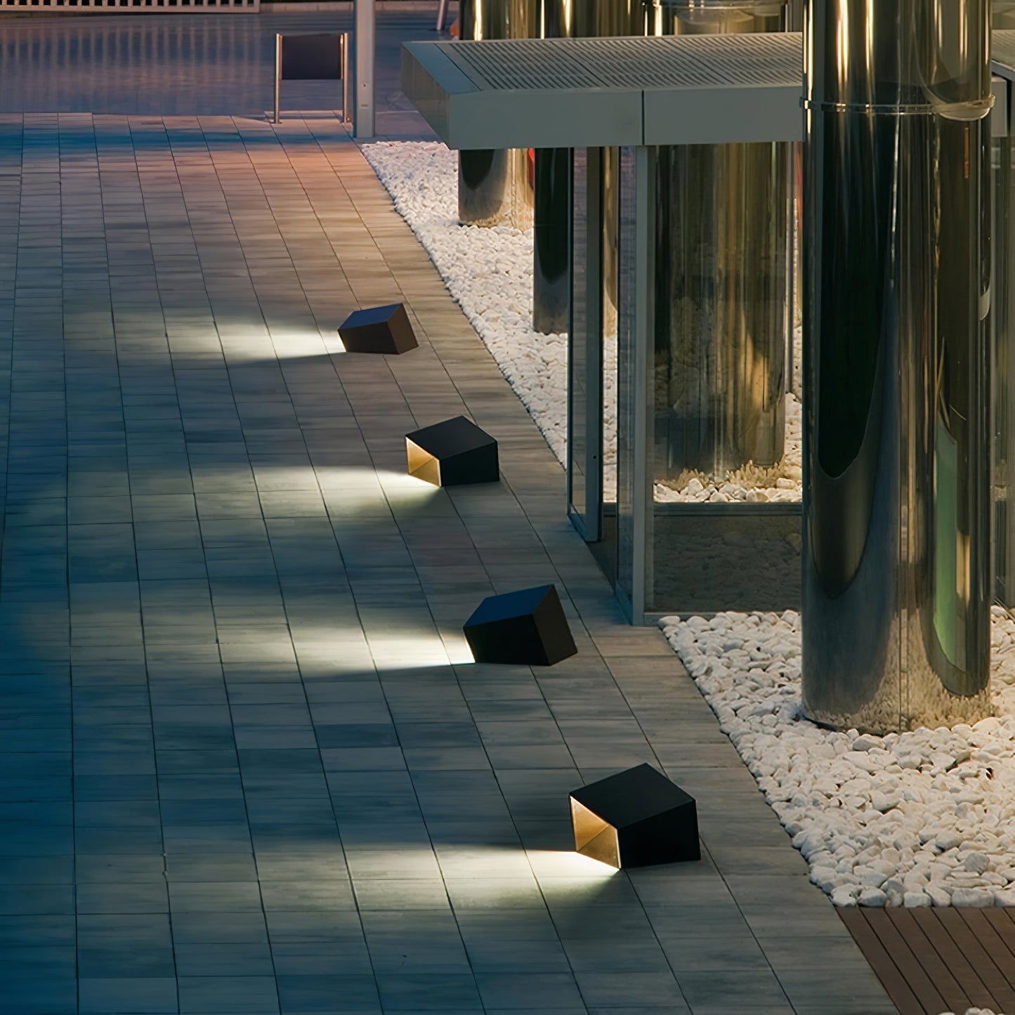 Lampe Solaire Extérieure Cube Garden - Éclairage LED Compact et Résistant pour Votre Jardin