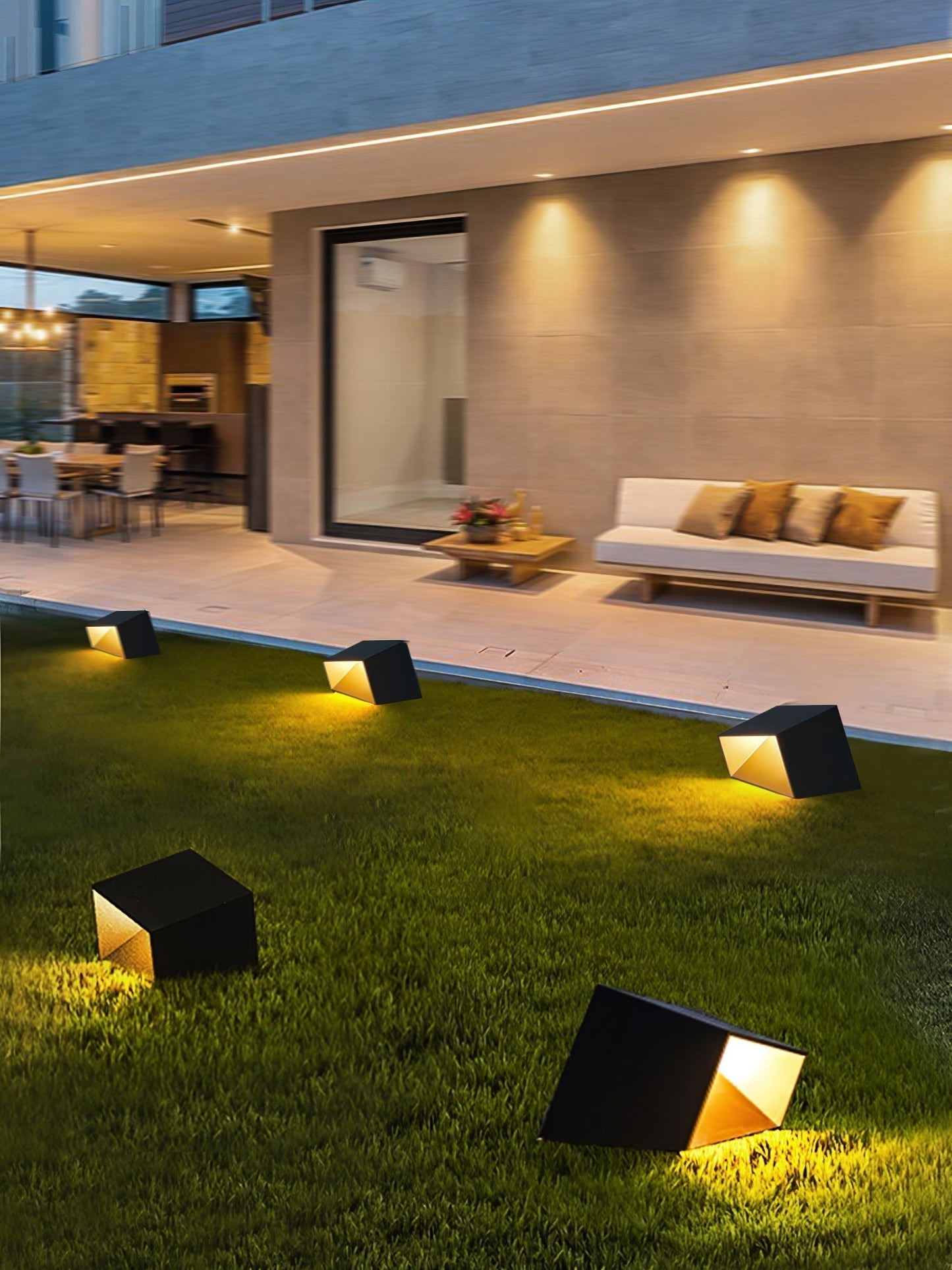 Lampe Solaire Extérieure Cube Garden - Éclairage LED Compact et Résistant pour Votre Jardin