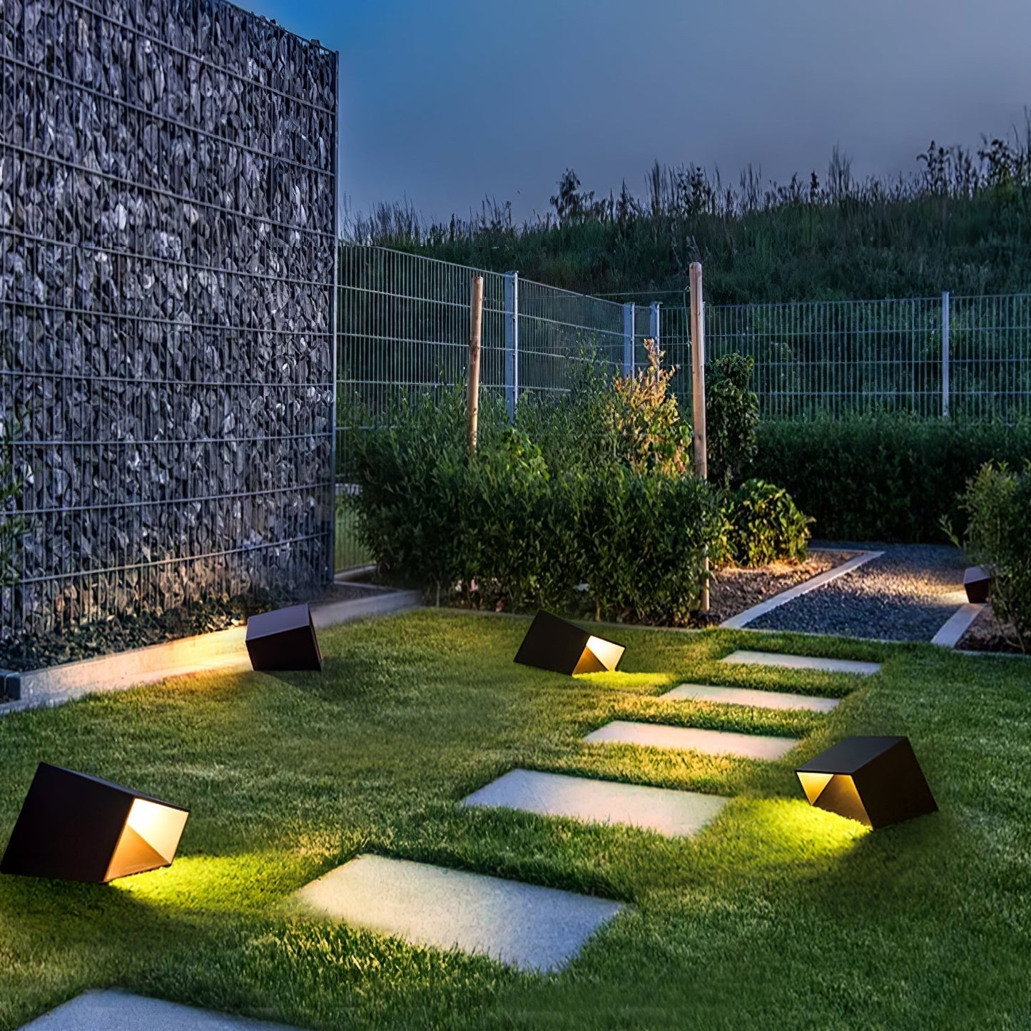 Lampe Solaire Extérieure Cube Garden - Éclairage LED Compact et Résistant pour Votre Jardin