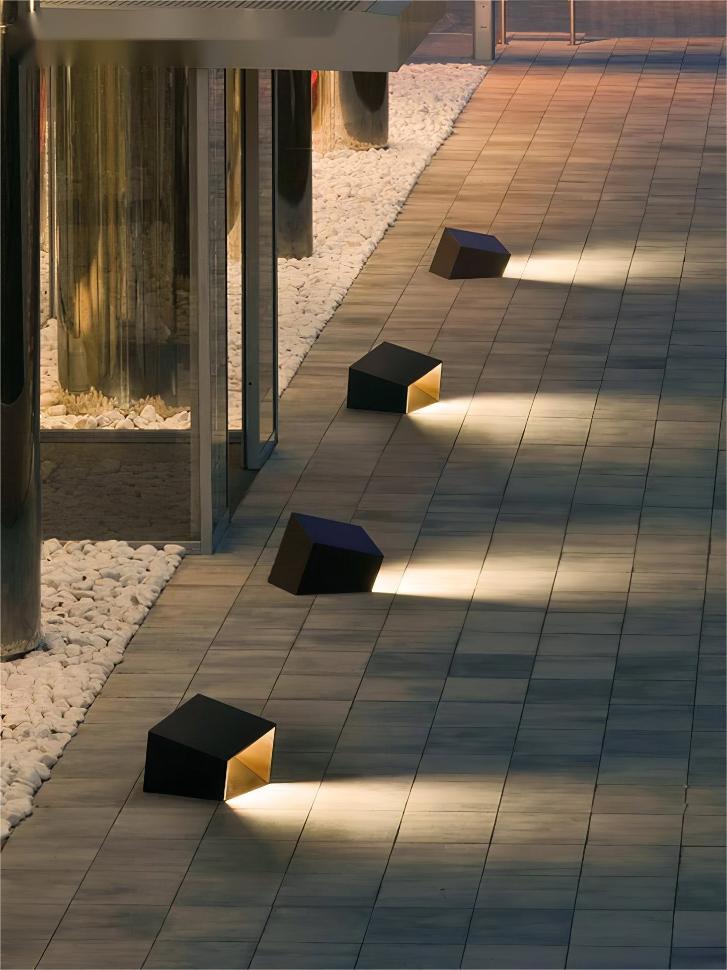 Lampe Solaire Extérieure Cube Garden - Éclairage LED Compact et Résistant pour Votre Jardin