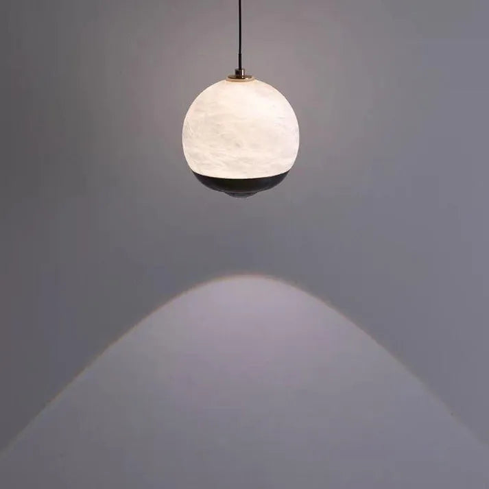 Suspension Globale en Alabastre avec Socle en Marbre - Design Nordique Élégant
