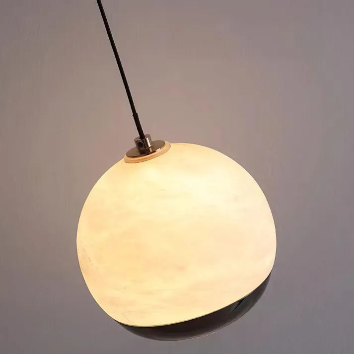 Suspension Globale en Alabastre avec Socle en Marbre - Design Nordique Élégant