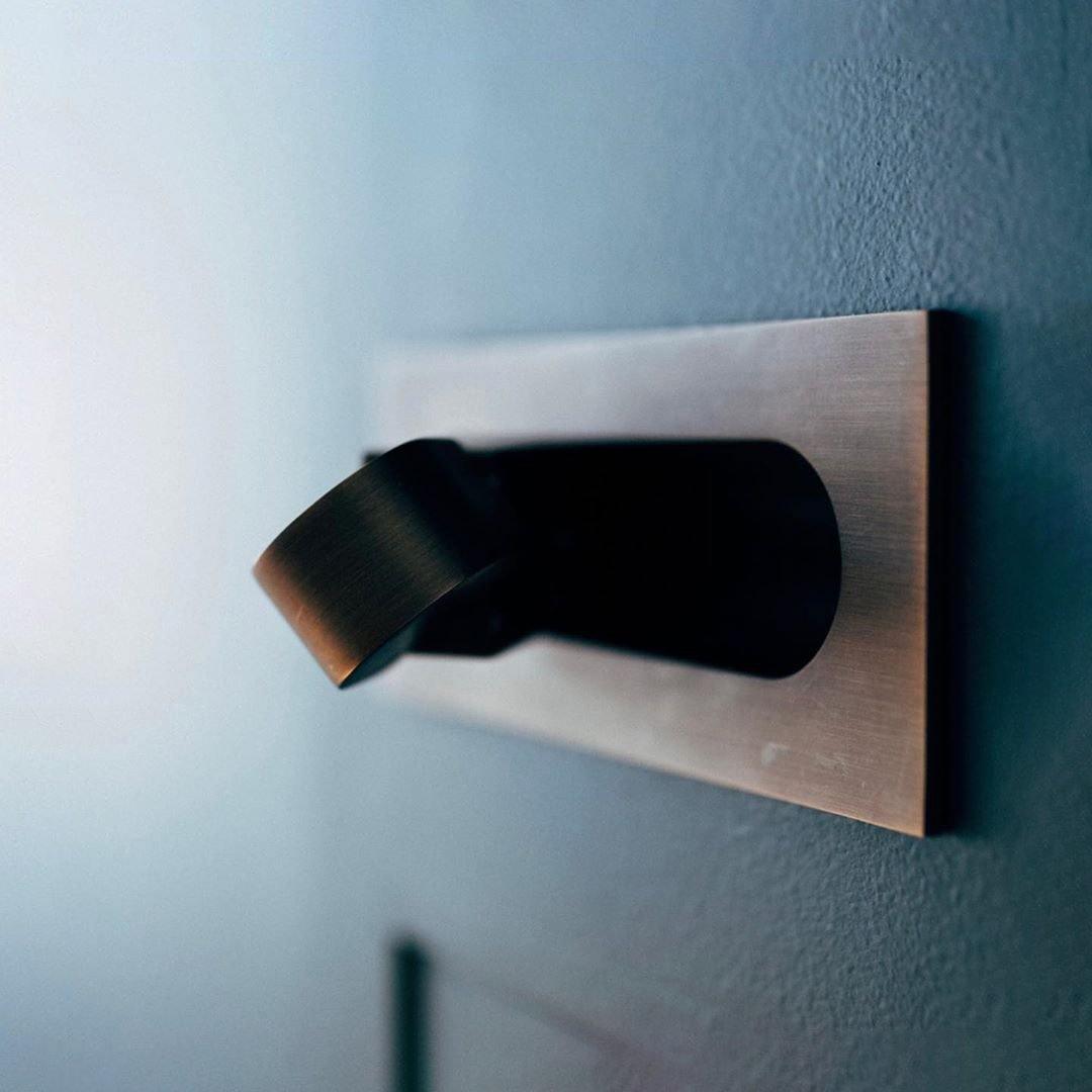 Lampe LED de Lecture Moderne – Lampe de Chevet Réglable pour Lit avec Lumière Douce