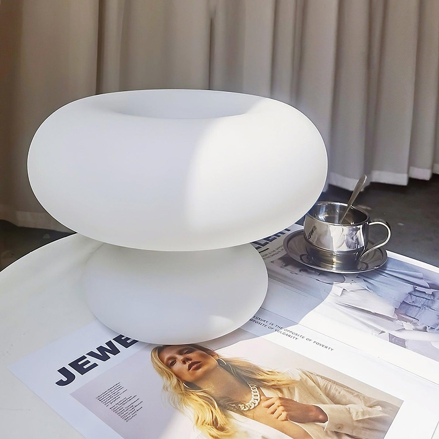 Lampe de Table Donut – Design Unique et Éclairage Doux pour une Ambiance Accueillante