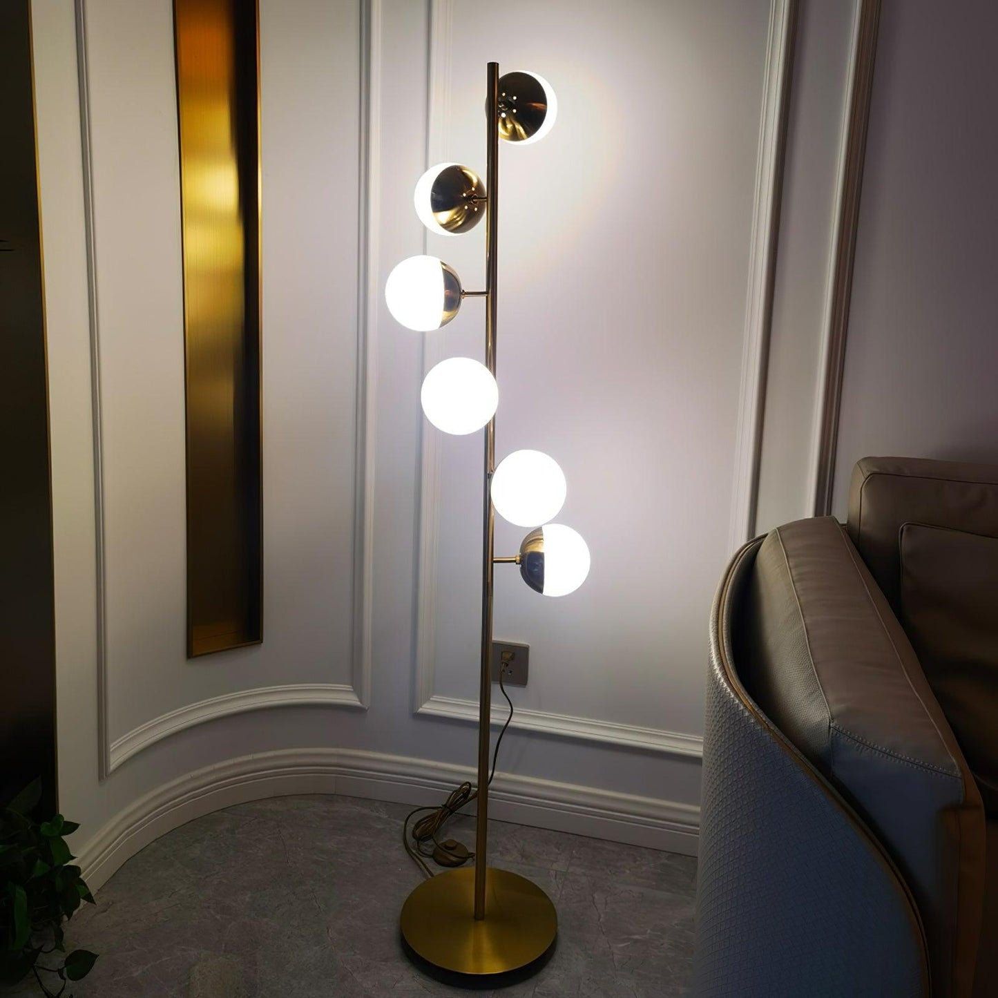 Lampe Arbre LED Doppler – Élégance Moderne avec Boules en Verre