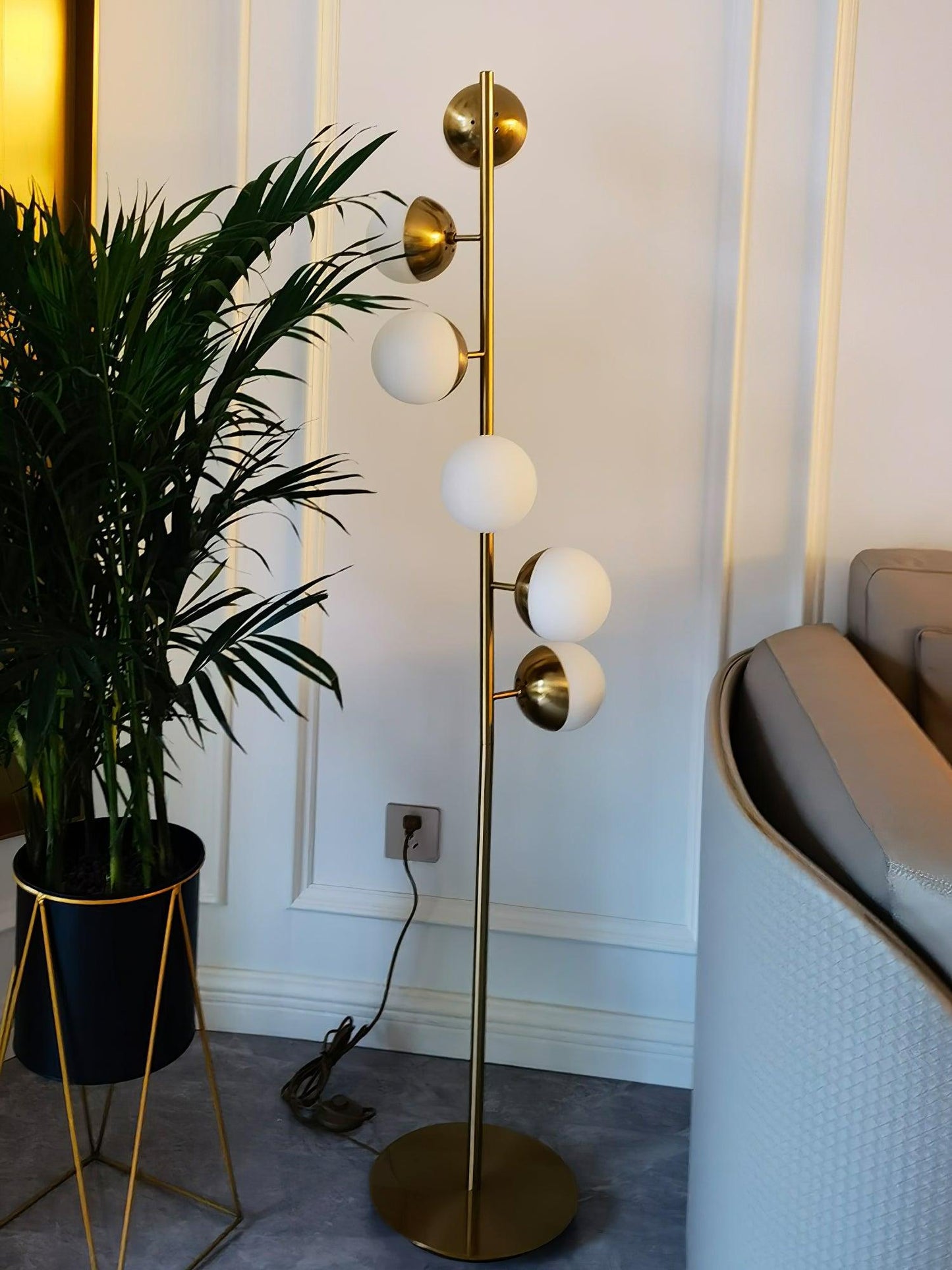 Lampe Arbre LED Doppler – Élégance Moderne avec Boules en Verre